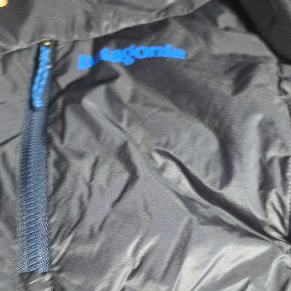 Women's Patagonia DAS Navy Parka with Blue Accents - Picture 4 of 8